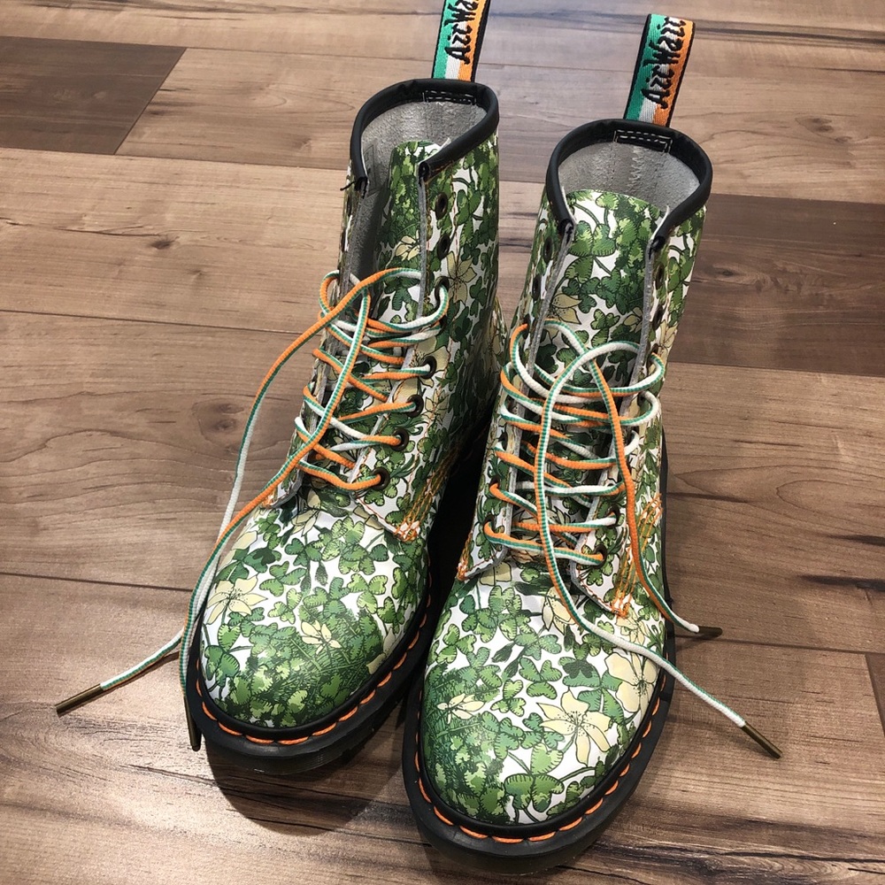 SOLD Limited edition shamrock Dr. Martens - Picture 2 of 8